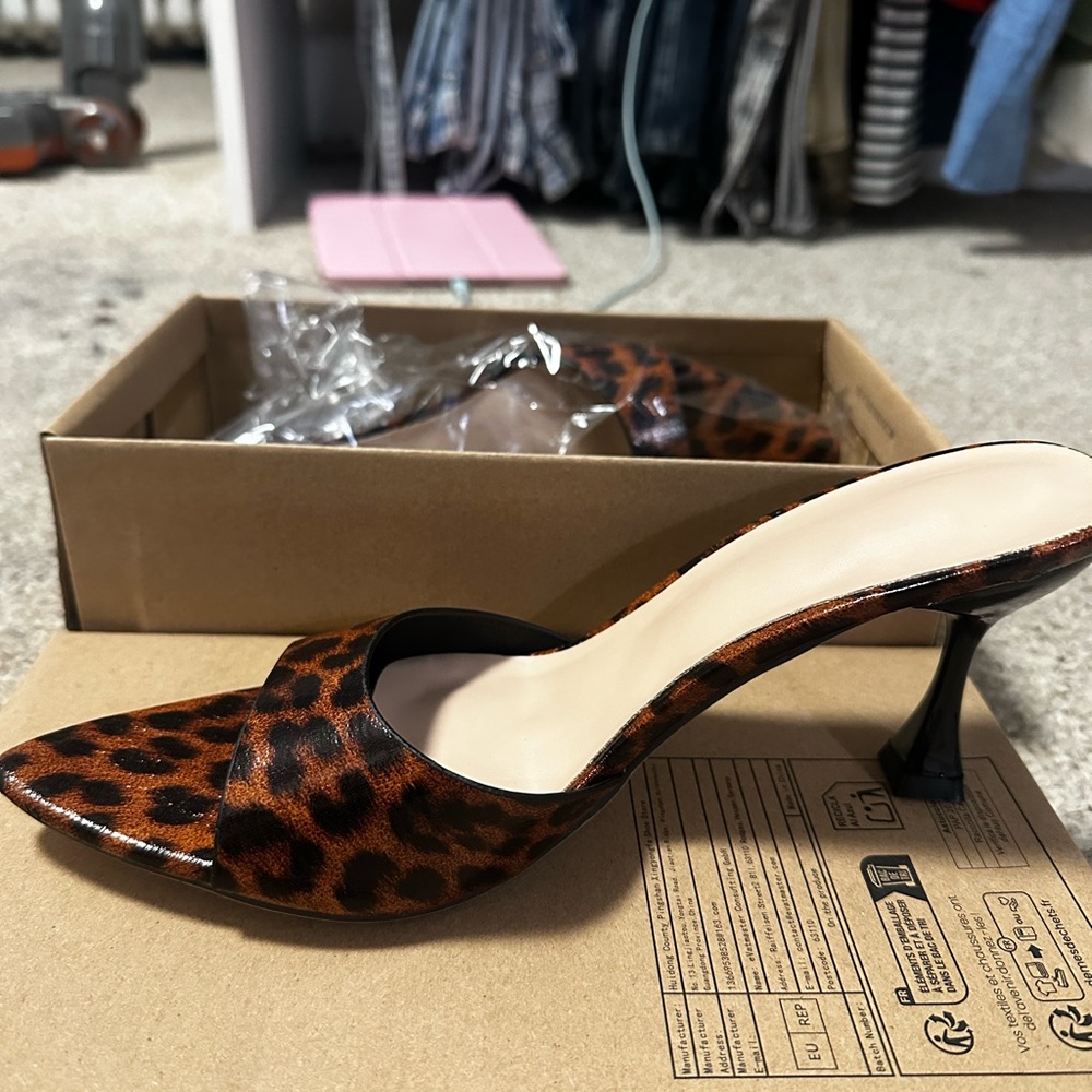 Elegant Leopard Print Heels